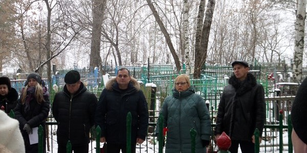 В Никольске состоялся митинг и возложение венков на могилу неизвестных солдат