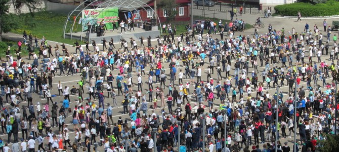 В городе Никольске прошла массовая зарядка, посвященная Международному Дню семьи