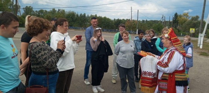 Село Карамалы посетили туристы из Москвы